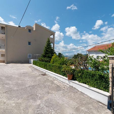 Apartments Brico - Heated Pool Trogir Bagian luar foto