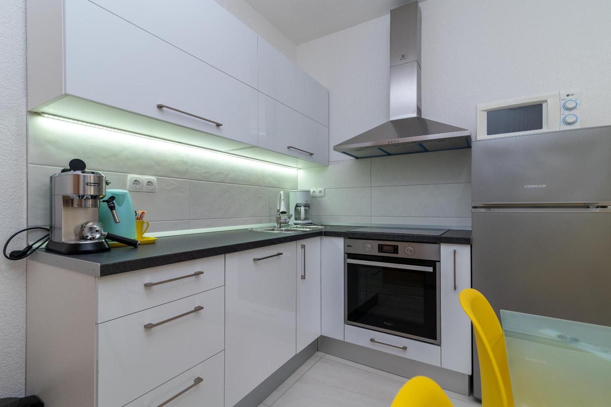 Apartments Brico - Heated Pool Trogir Bagian luar foto