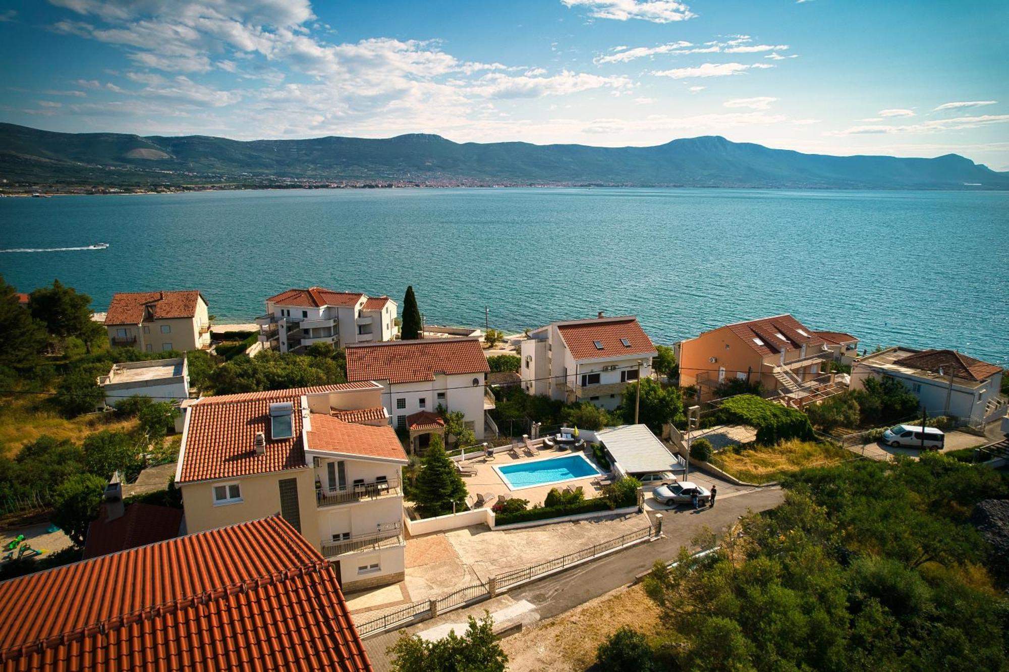 Apartments Brico - Heated Pool Trogir Bagian luar foto