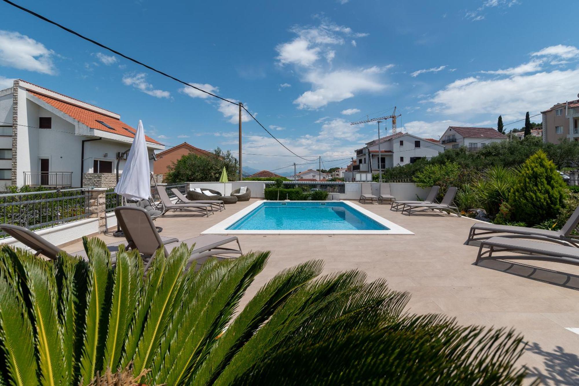Apartments Brico - Heated Pool Trogir Bagian luar foto