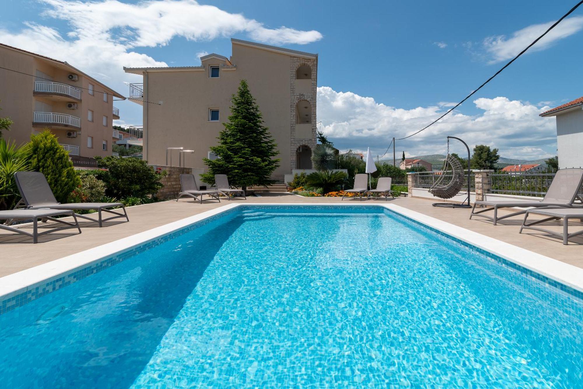 Apartments Brico - Heated Pool Trogir Bagian luar foto