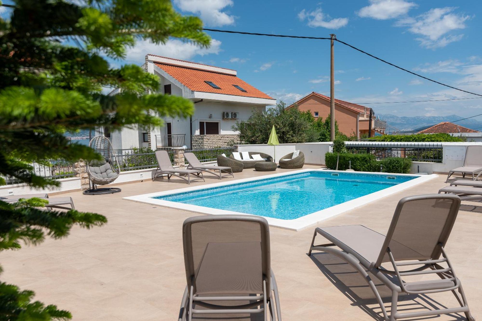 Apartments Brico - Heated Pool Trogir Bagian luar foto