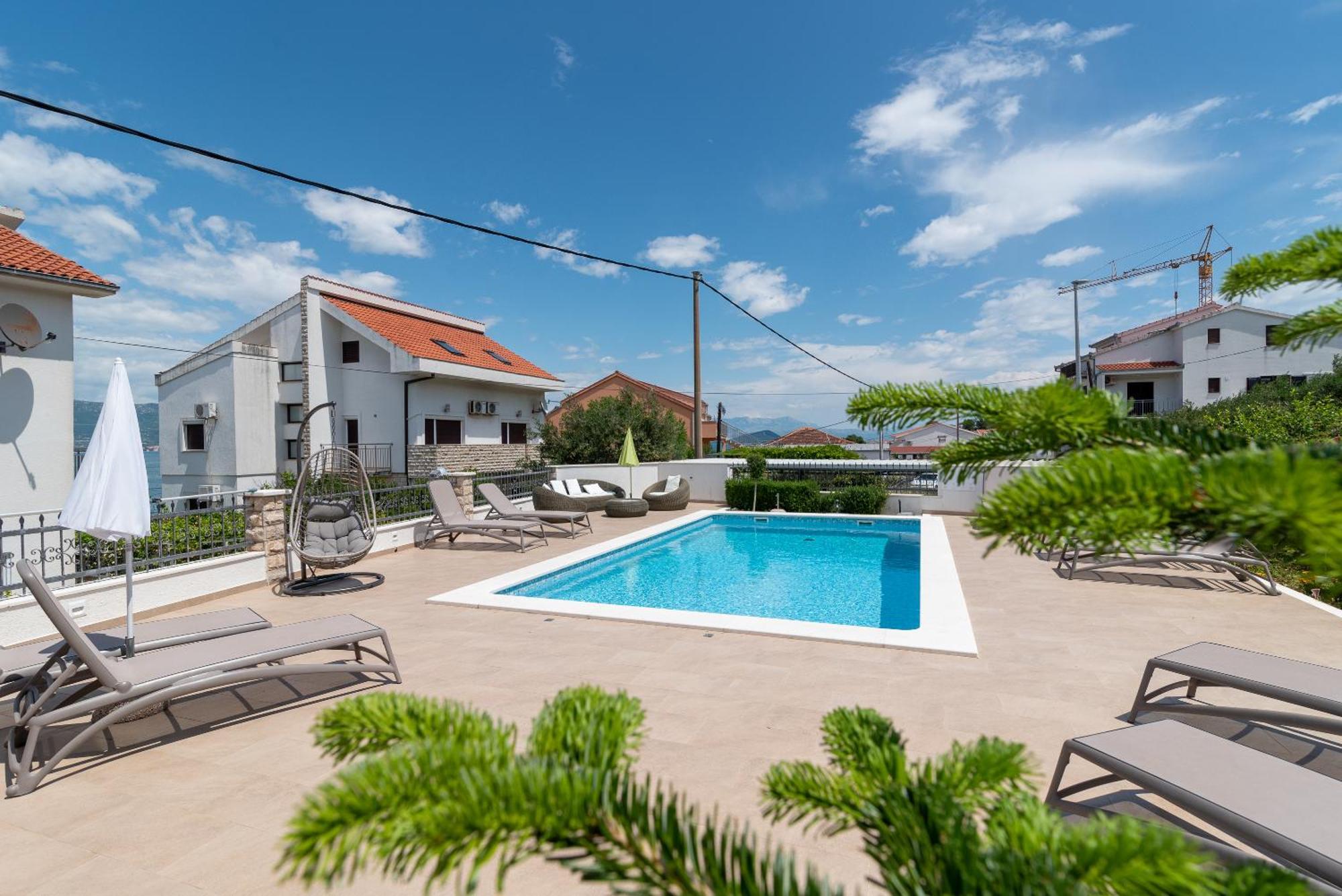 Apartments Brico - Heated Pool Trogir Bagian luar foto