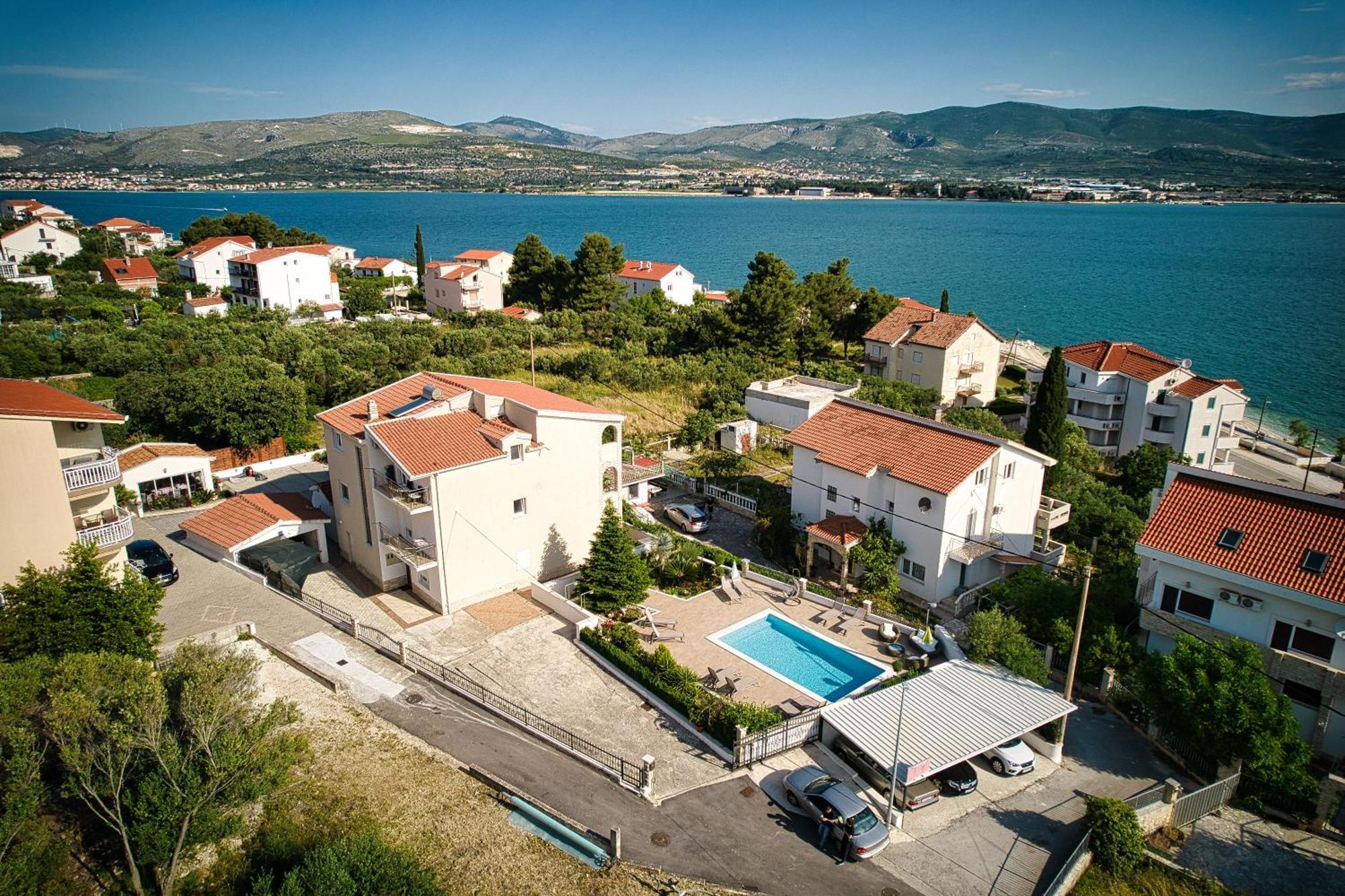 Apartments Brico - Heated Pool Trogir Bagian luar foto