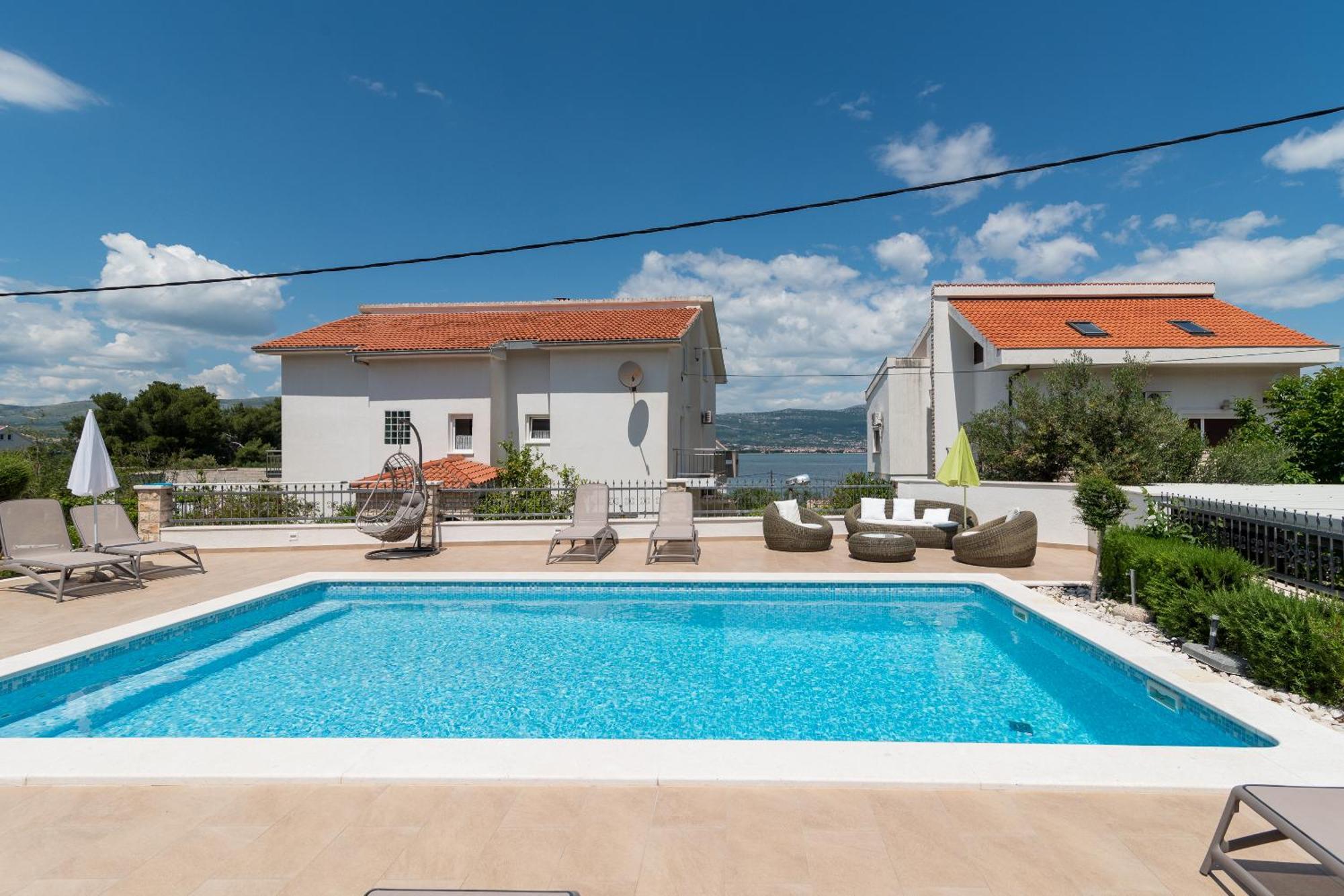 Apartments Brico - Heated Pool Trogir Bagian luar foto