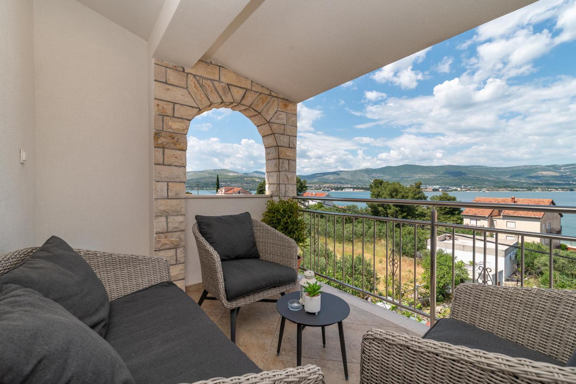 Apartments Brico - Heated Pool Trogir Bagian luar foto