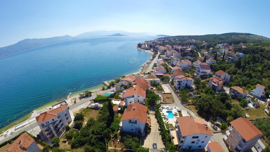 Apartments Brico - Heated Pool Trogir Bagian luar foto